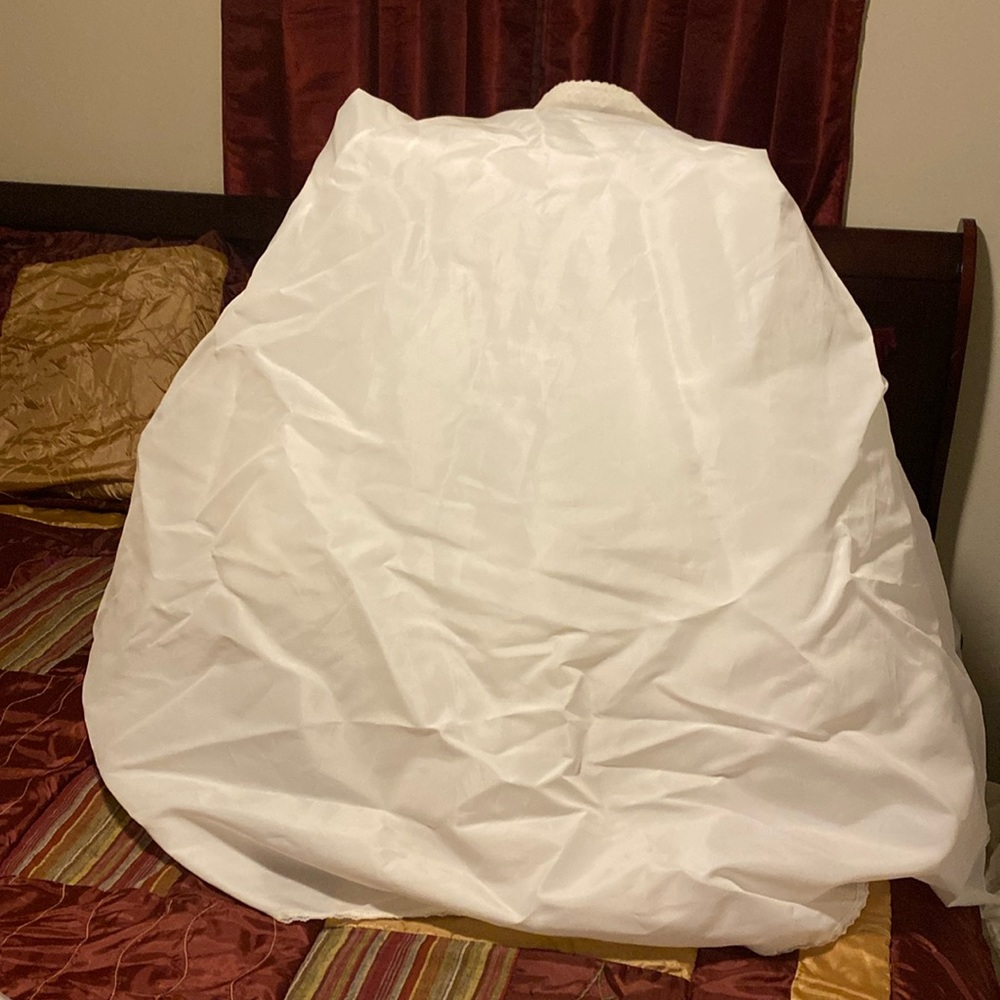 White caccan slip